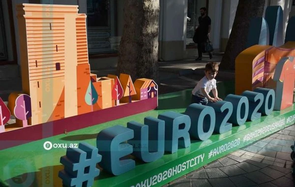 Символика Евро-2020 на улицах Баку - ФОТОРЕПОРТАЖ