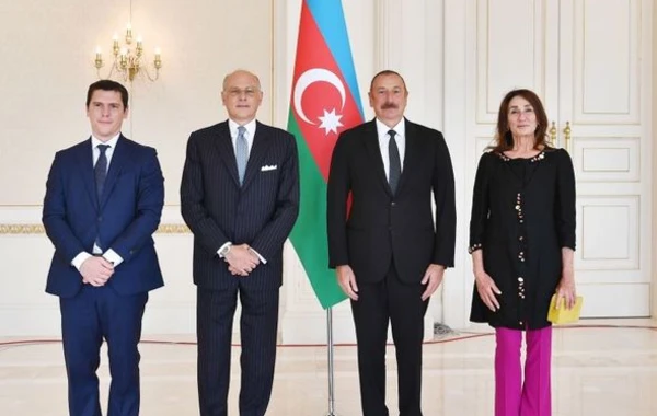 İlham Əliyev İtaliyanın yeni səfirinin etimadnaməsini qəbul edib - FOTO