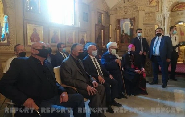 Şeyxülislam Allahşükür Paşazadə Aleksandr Ata ilə vida mərasiminə qatılıb