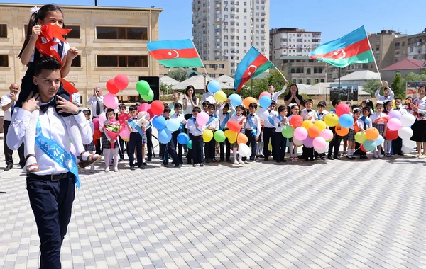 Bu gün məktəblərdə "Son zəng"dir