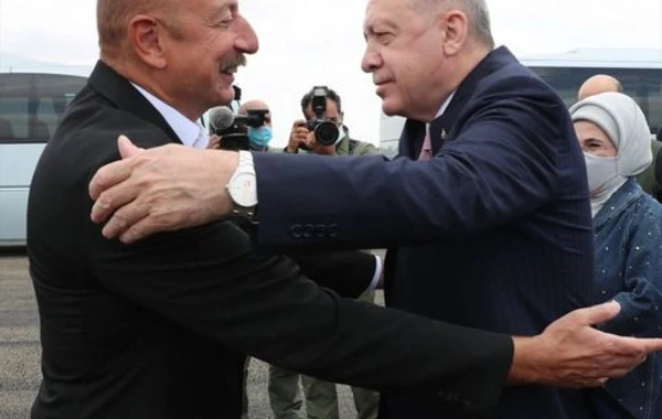 İlham Əliyev Rəcəb Tayyib Ərdoğanı Füzuli rayonunda qarşılayıb - FOTO