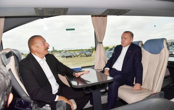 İlham Əliyev Rəcəb Tayyib Ərdoğanı Füzuli rayonunda qarşılayıb - FOTO
