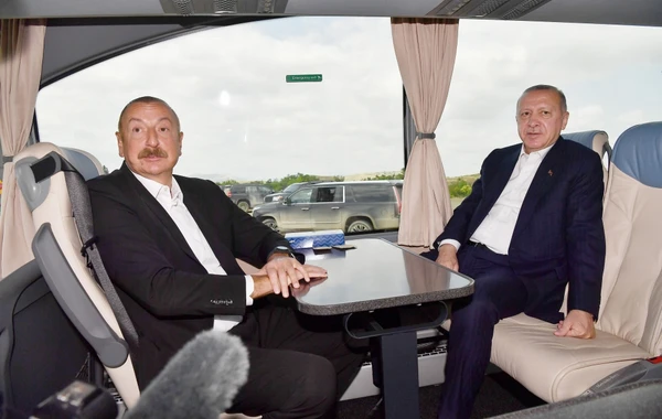 İlham Əliyev Rəcəb Tayyib Ərdoğanı Füzuli rayonunda qarşılayıb - FOTO
