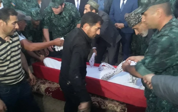 Laçında dünyasını dəyişən hərbçimiz dəfn olundu - YENİLƏNİB/ FOTO
