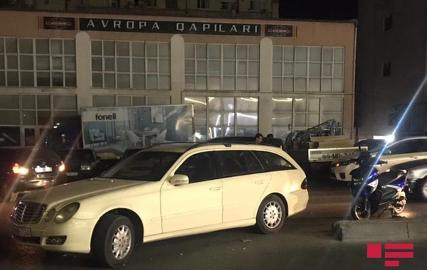 Xırdalanda motosiklet yüksək sürətlə “Mercedes”ə çırpıldı - FOTO