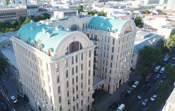 Ильхам Алиев и Мехрибан Алиева приняли участие в открытии отеля в Баку - ФОТО