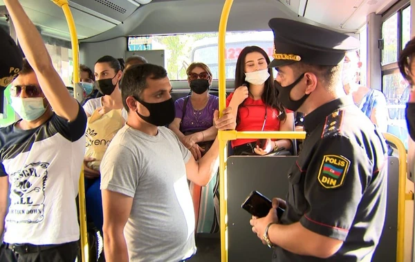 Polis maska ilə bağlı qapalı məkanlarda reyd keçirib - FOTO/VİDEO