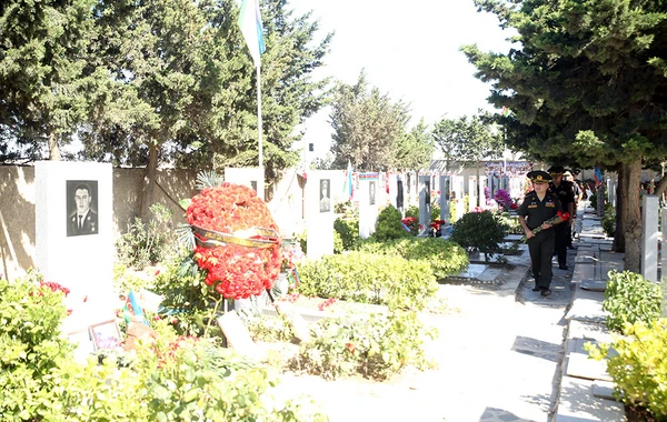 MN rəhbərliyi Milli Qəhrəman Mübariz İbrahimovun məzarını ziyarət etdi - FOTO