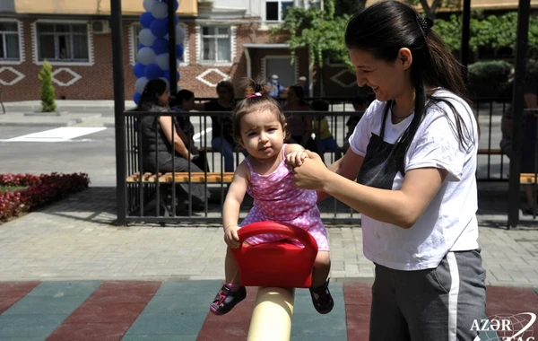 Paytaxtda abadlaşdırılan növbəti həyət sakinlərin istifadəsinə verilib - FOTO