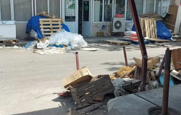 Azərbaycanda maşın bazara girdi: xəsarət alanlar var - ANBAAN VİDEO