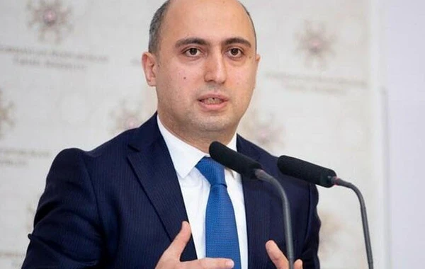 Nazir qayınatanı çıxardı, yerinə kürəkənini gətirdi