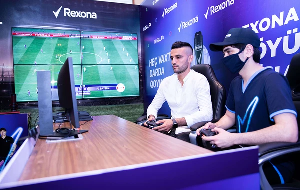 Rexona Azərbaycanlı azarkeşlərə Fernando Morienteslə birlikdə FIFA21 oynamaq şansı yaratmışdır - FOTO