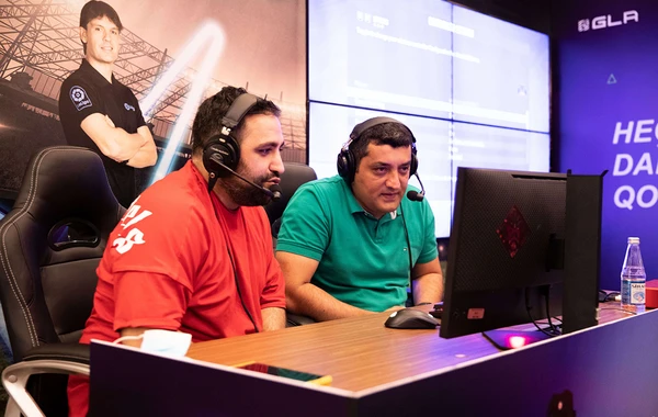Rexona Azərbaycanlı azarkeşlərə Fernando Morienteslə birlikdə FIFA21 oynamaq şansı yaratmışdır - FOTO