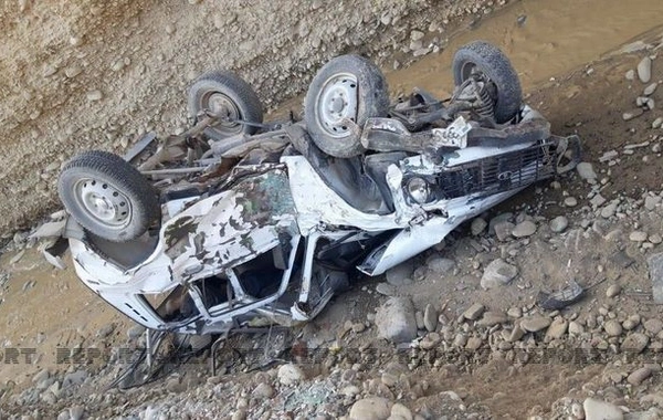 Qubada avtomobil qayadan aşıb, sürücü ölüb - FOTO