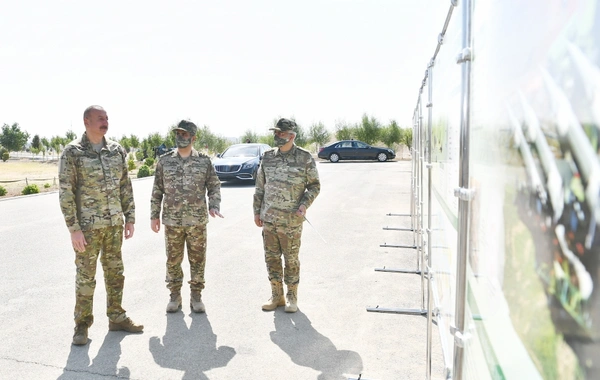 İlham Əliyev yeni istifadəyə verilən hərbi şəhərcikdə - FOTO