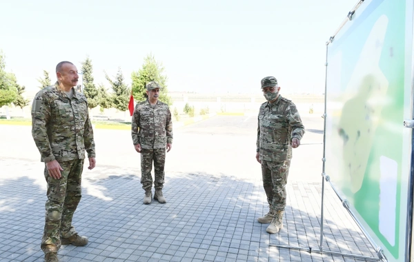 İlham Əliyev yeni istifadəyə verilən hərbi şəhərcikdə - FOTO