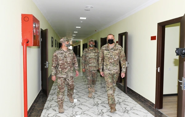 İlham Əliyev yeni istifadəyə verilən hərbi şəhərcikdə - FOTO