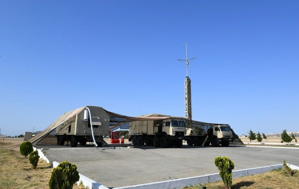 İlham Əliyev yeni istifadəyə verilən hərbi şəhərcikdə - FOTO