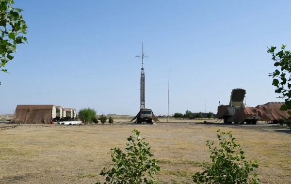 İlham Əliyev yeni istifadəyə verilən hərbi şəhərcikdə - FOTO
