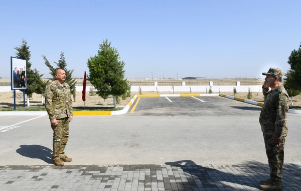 İlham Əliyev yeni istifadəyə verilən hərbi şəhərcikdə - FOTO