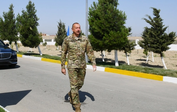 İlham Əliyev yeni istifadəyə verilən hərbi şəhərcikdə - FOTO