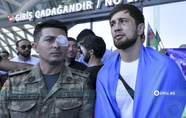 Одолевший армянского соперника азербайджанский боец MMA вернулся на родину - ФОТОРЕПОРТАЖ