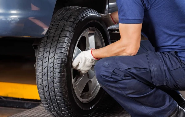 Почему даже новые шины могут спустить в жаркую погоду, объяснил автоэксперт