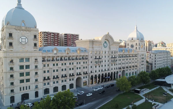 Ильхам Алиев и Мехрибан Алиева приняли участие в открытии отеля Courtyard by Marriott Baku - ФОТО