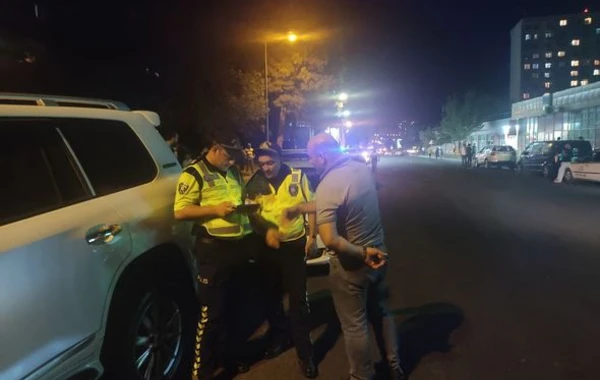Bakıda “Land Cruiser”in sürücüsü beş maşını vuraraq hadisə yerindən qaçdı – FOTO