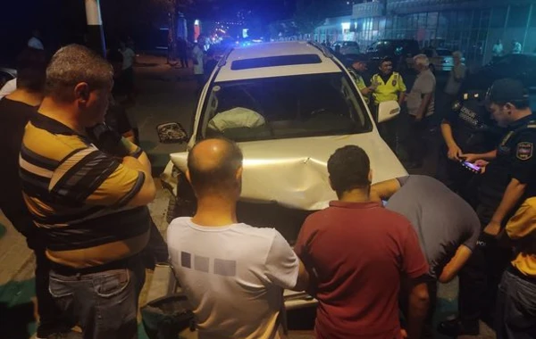 Bakıda “Land Cruiser”in sürücüsü beş maşını vuraraq hadisə yerindən qaçdı – FOTO