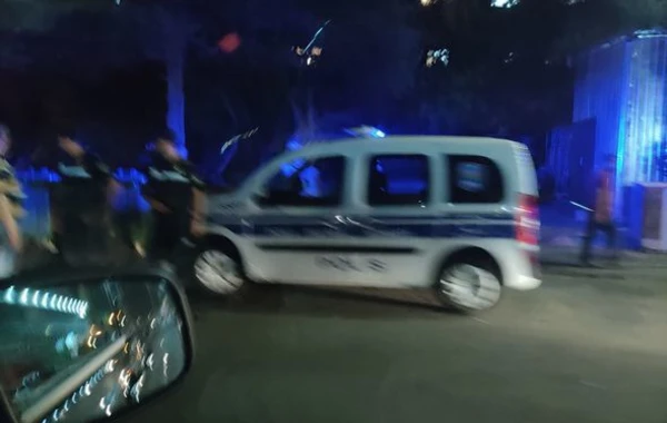 В Баку водитель Land Cruiser врезался в 5 автомобилей и скрылся с места происшествия - ФОТО
