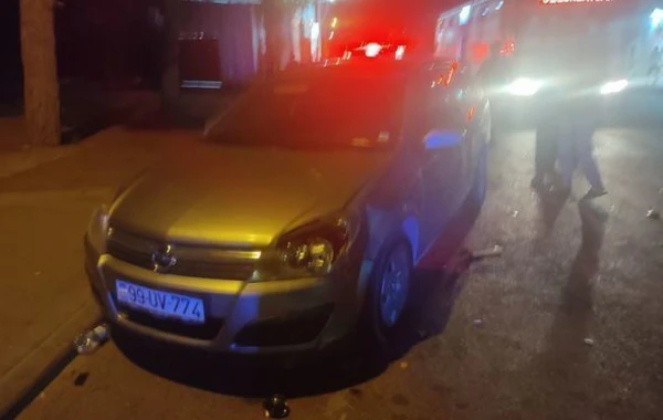 В Баку водитель Land Cruiser врезался в 5 автомобилей и скрылся с места происшествия - ФОТО