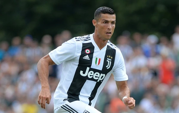 Названа стоимость одного поста Роналду в Instagram