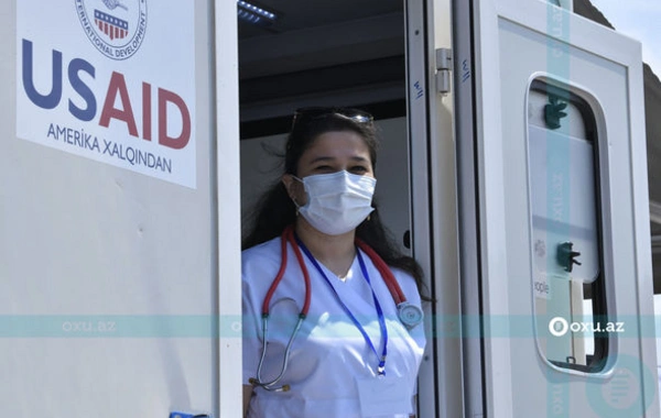 ÜST Şamaxıda TƏBİB-ə 3 mobil klinika təhvil verdi - FOTO
