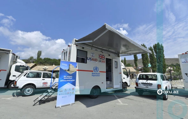ÜST Şamaxıda TƏBİB-ə 3 mobil klinika təhvil verdi - FOTO