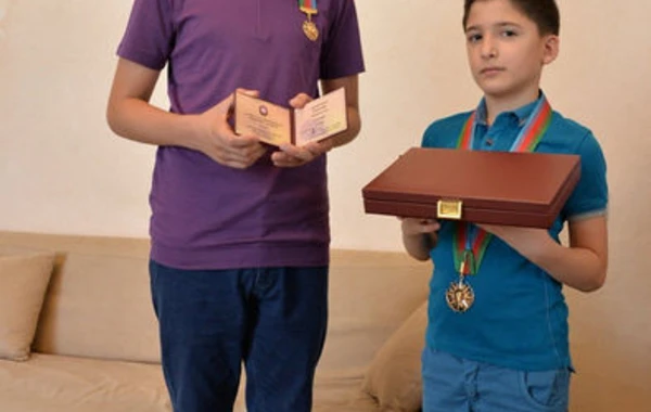 Polkovnik Babək Səmidlinin ölümündən sonra təltif edildiyi “Zəfər” ordeni ailəsinə təqdim olundu - FOTO