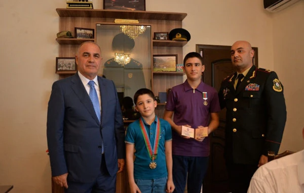 Polkovnik Babək Səmidlinin ölümündən sonra təltif edildiyi “Zəfər” ordeni ailəsinə təqdim olundu - FOTO