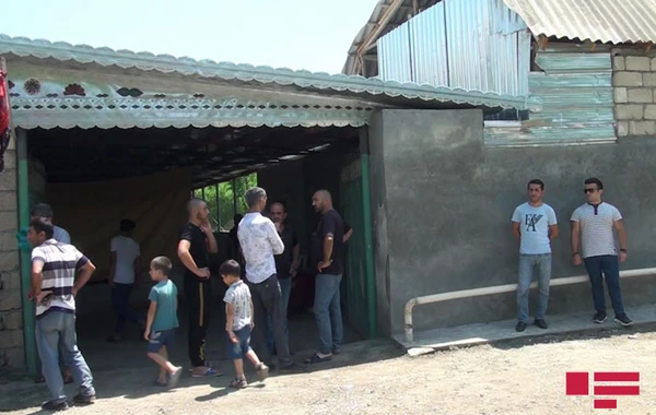 Kişi uşaqlarının gözü qarşısında arvadını və özünü güllələyərək öldürdü - TƏFƏRRÜAT - FOTO