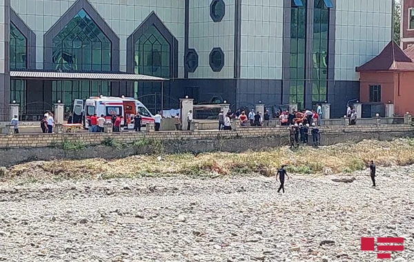 24 yaşlı oğlan özünü körpüdən atdı - FOTO
