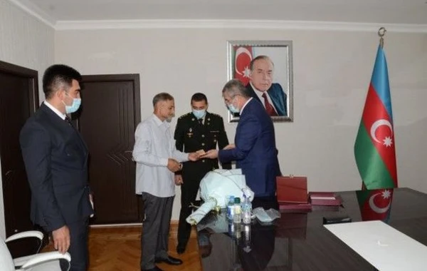 Daha bir şəhid ailəsinə medal təqdim olundu - FOTO