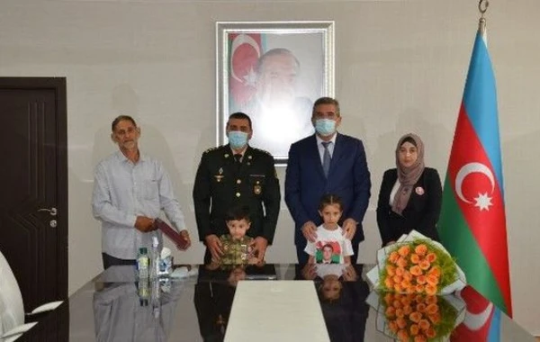 Daha bir şəhid ailəsinə medal təqdim olundu - FOTO