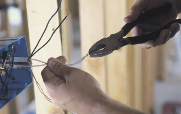 Bakıda fəhləni elektrik cərəyanı vuraraq öldürüb
