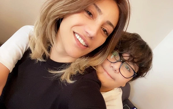 Röya oğlundan danışdı - FOTO
