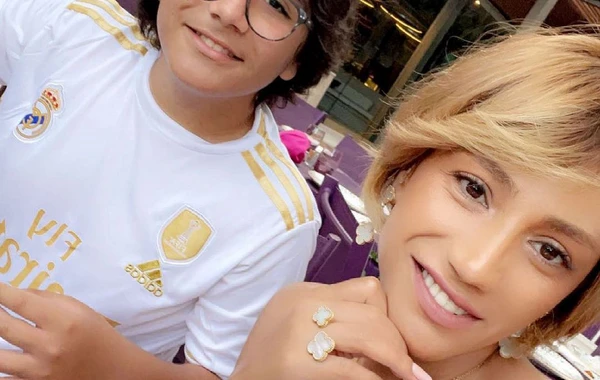 Röya oğlundan danışdı - FOTO