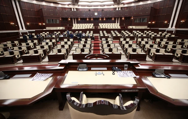 Deputatlar tətilə çıxır
