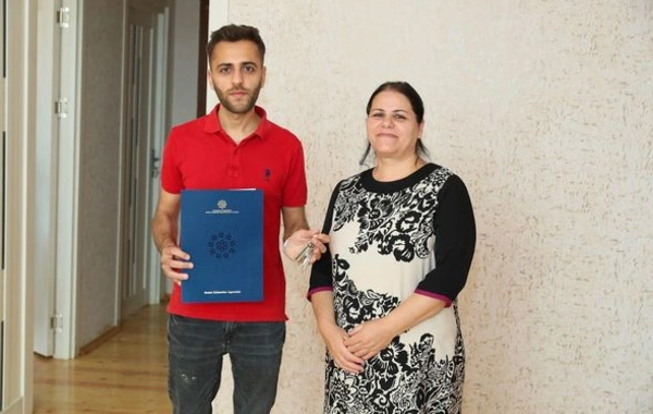 Bir qrup şəhid ailəsi və müharibə əlilinə ev verildi - FOTO