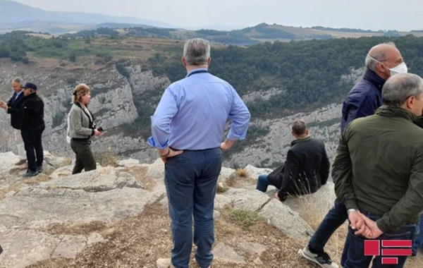 Xarici diplomatlar Şuşada Cıdır düzündə olublar - FOTO