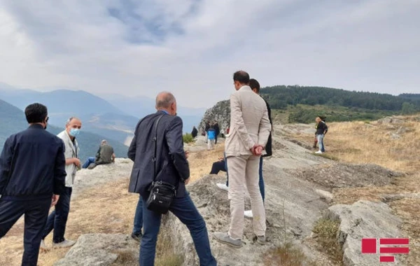 Xarici diplomatlar Şuşada Cıdır düzündə olublar - FOTO