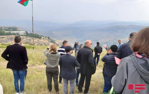 Xarici diplomatlar Şuşada Cıdır düzündə olublar - FOTO
