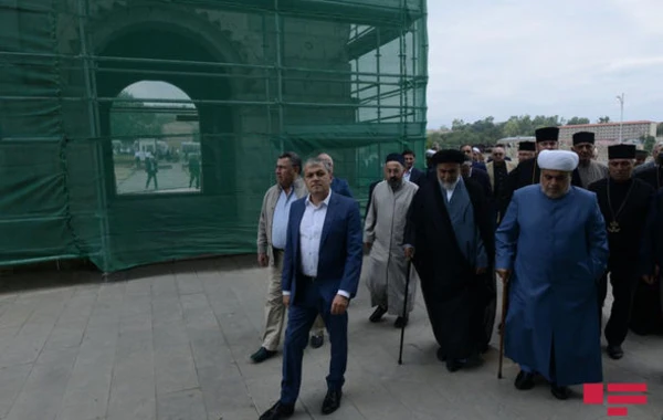 Azərbaycandakı dini konfessiyaların rəhbərləri Qazançı kilsəsində - FOTO
